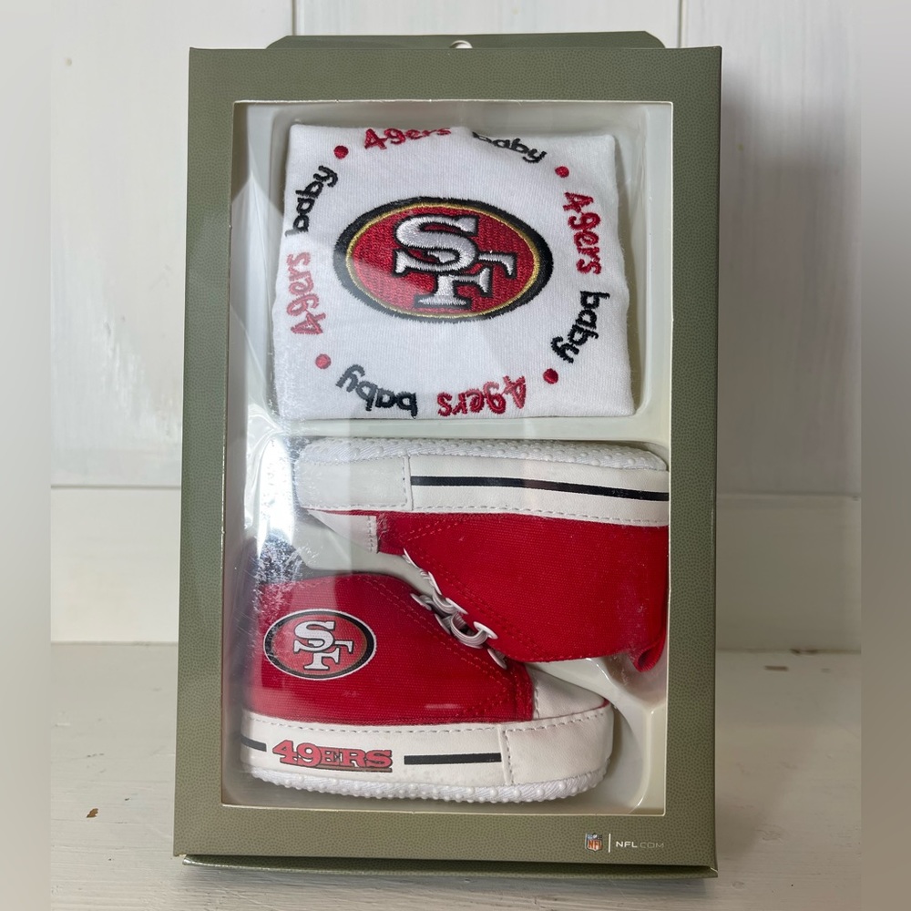 Baby Fanatics Bib & Prewalker Gift Set San Francisco 49ers